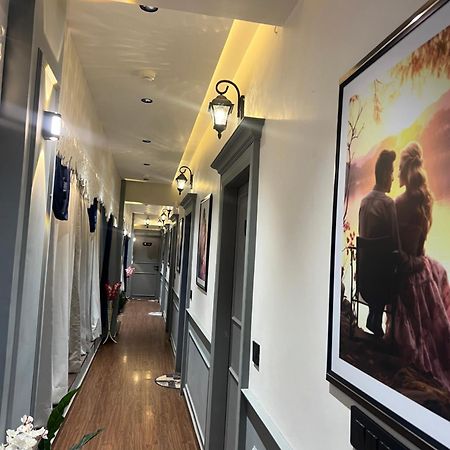 V Love Hotel Сурат Экстерьер фото