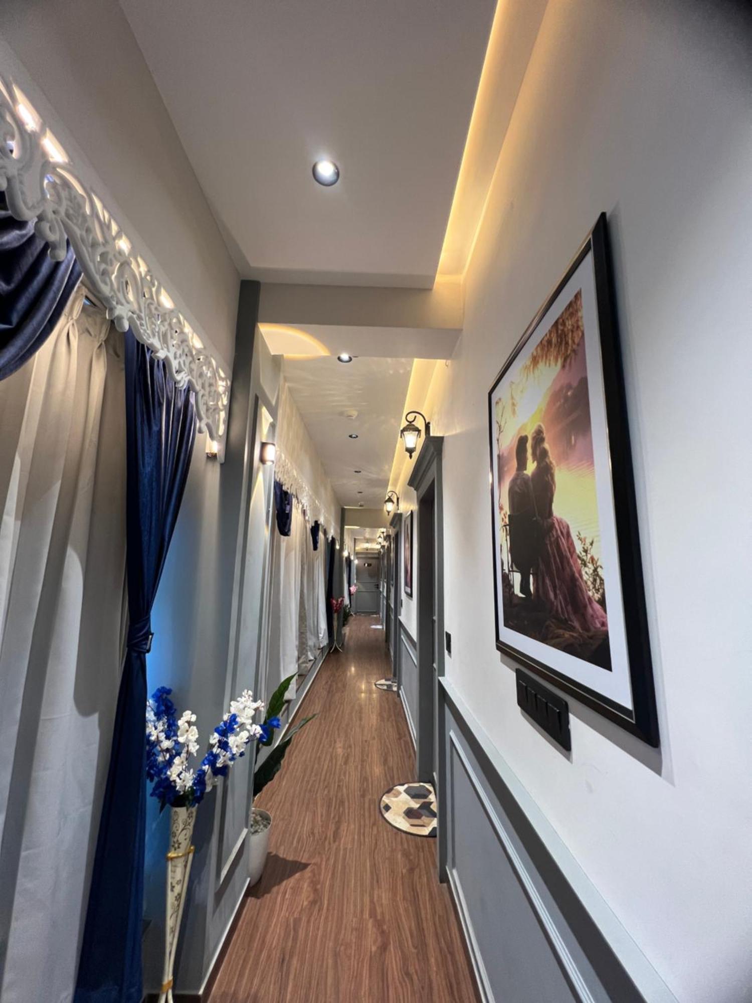 V Love Hotel Сурат Экстерьер фото